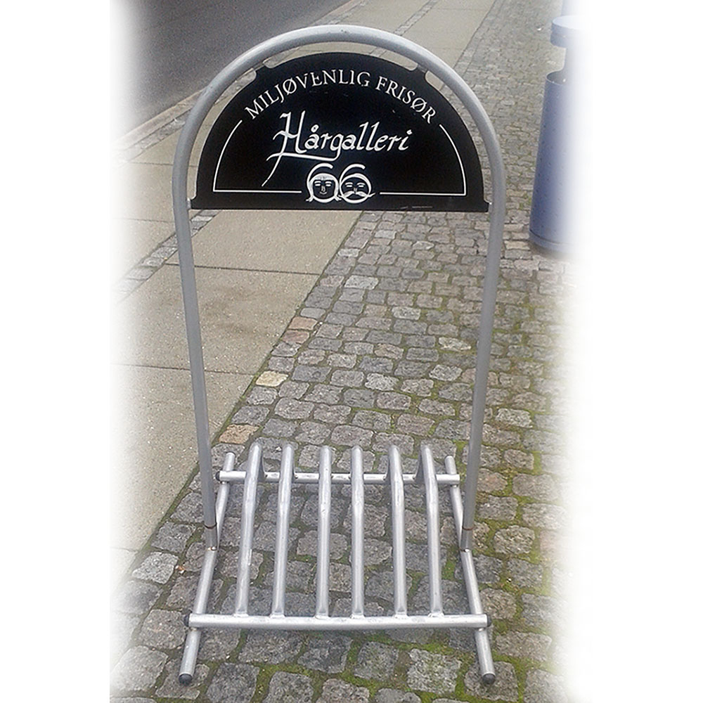 Kundenstopper mit Fahrradhalter und Logoschild, Expo Gotik