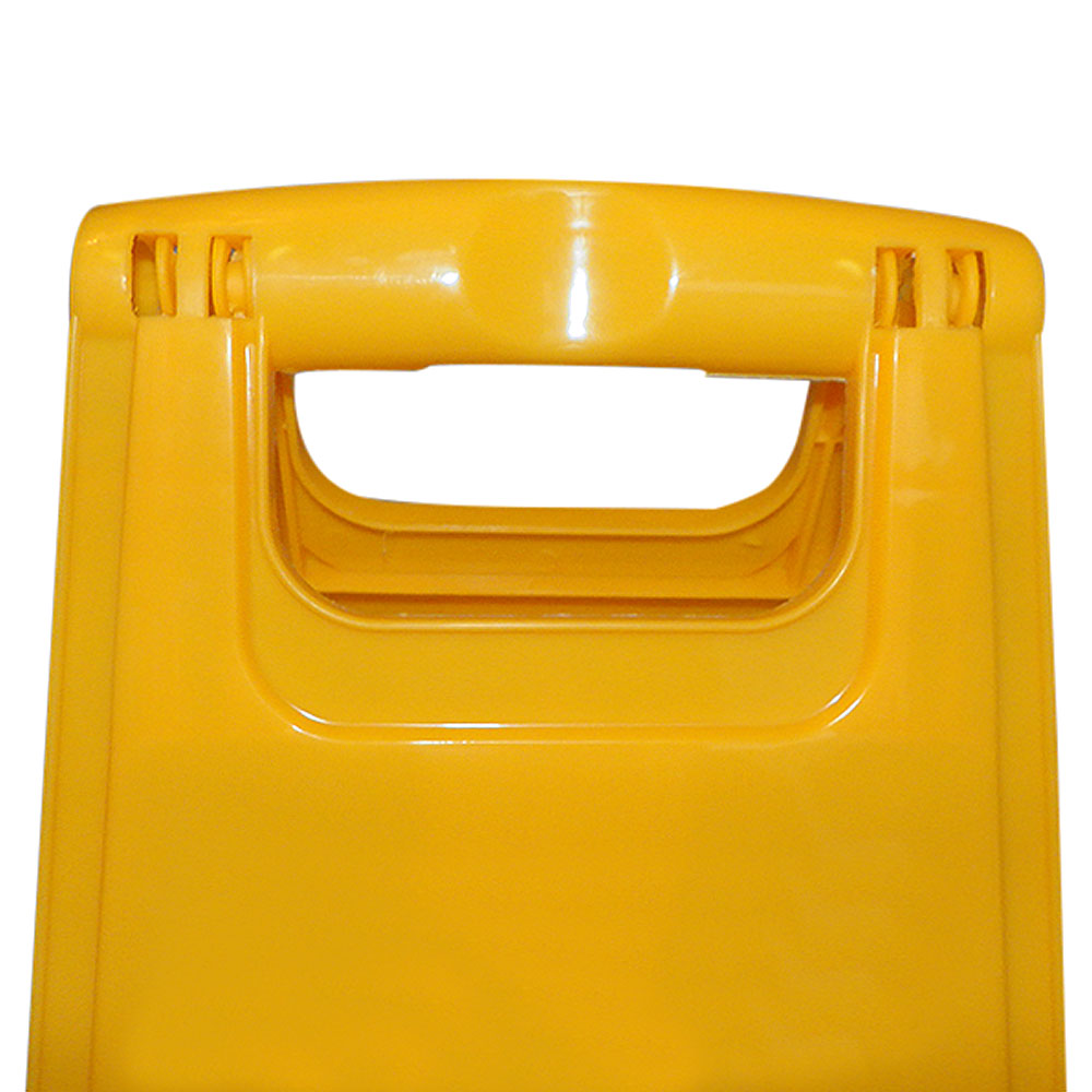 Warnschild „Caution Wet Floor“, Warnschild, Dänisch und Englisch