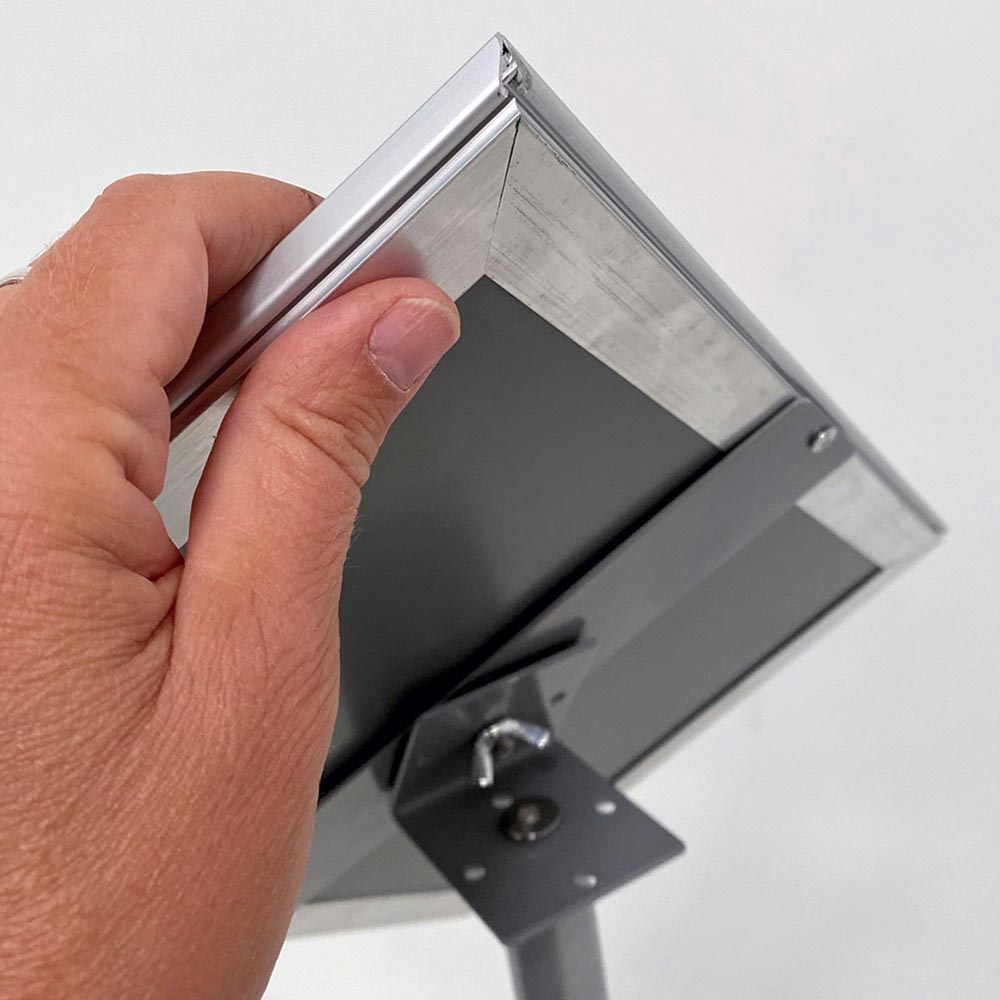 Infoständer, Basic, mit 25 mm Klapprahmenprofil, Silber