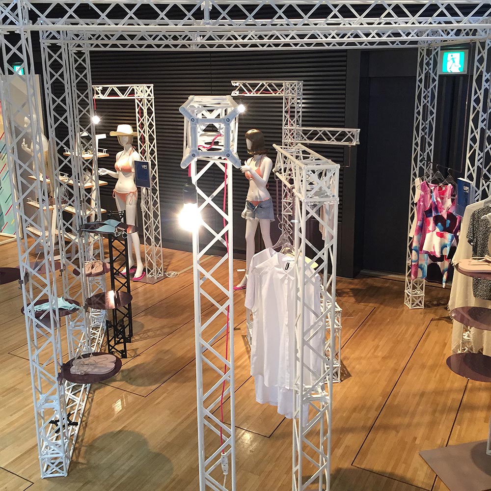 Crown Truss 10 Triple Banner wall