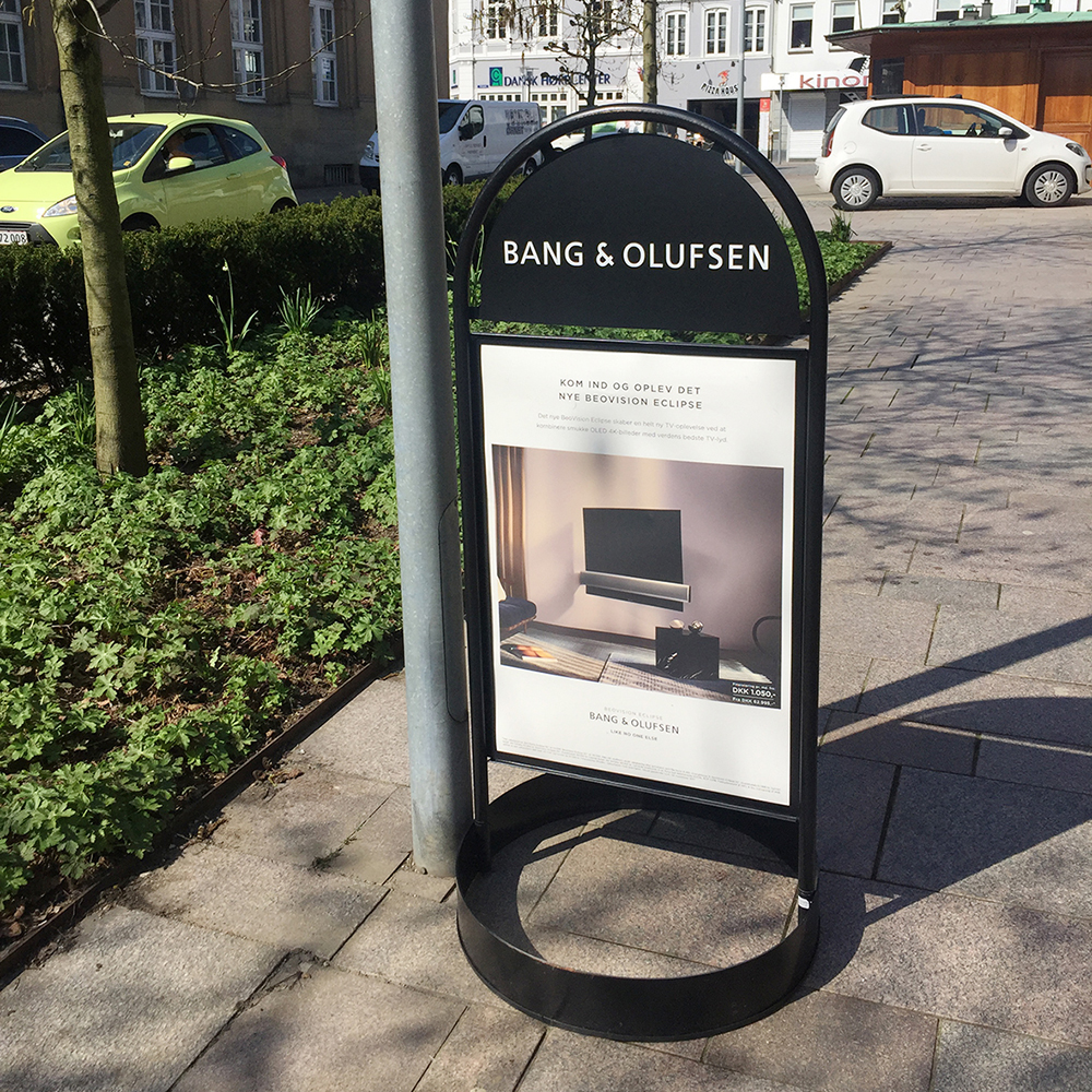 Kundenstopper mit Logoplatte, Gotik Circle, Schwarz